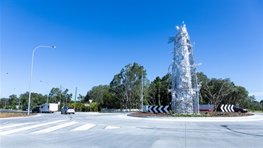 Full length view of the Bayshore Drive Sculpture