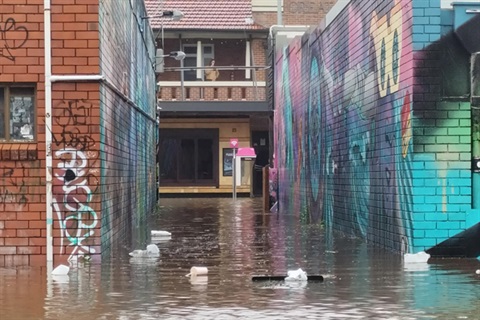 Flooding in lane off Jonson Street looking towards Great Northern Hotel 600x400.jpg