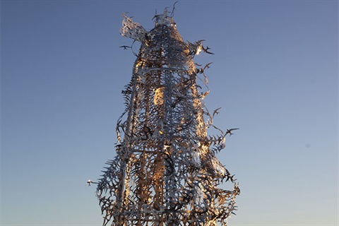 Image-of-lighthouse-sculpture-on-roundabout-web.jpg