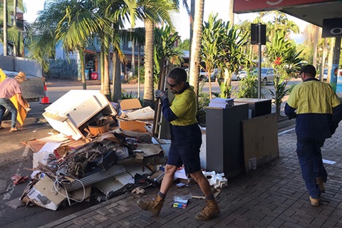 Open spaces team cleaning up in Mullumbimby